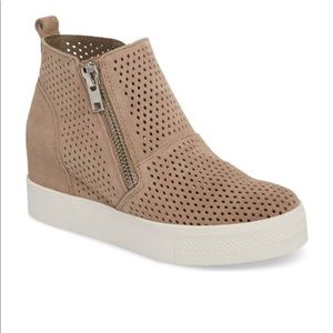 Steve Madden wedgie zip sneaker